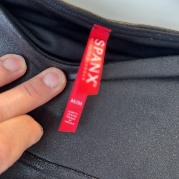 Black Spanx Shiny Leggings medium - Picture 4 of 7